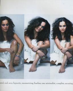 Alice Braga feet photo thumbnail