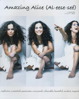 Alice Braga feet photo thumbnail