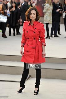 Alice Braga feet photo thumbnail