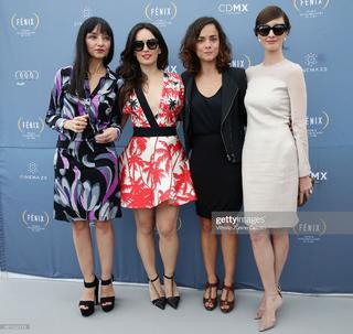 Alice Braga feet photo thumbnail