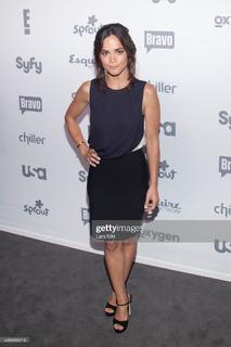Alice Braga feet photo thumbnail