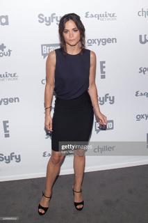 Alice Braga feet photo thumbnail