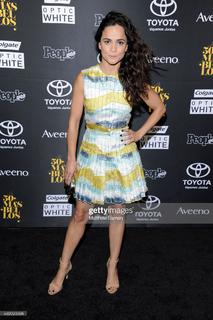 Alice Braga feet photo thumbnail