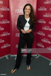 Alice Braga feet photo thumbnail