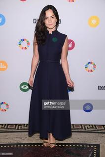 Alice Braga feet photo thumbnail