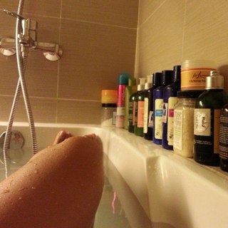 Alice Dixson feet photo 9