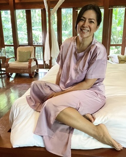 Alice Dixson feet photo 9