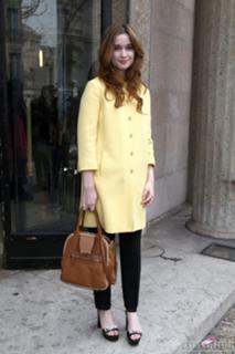 Alice Englert feet photo 10