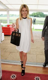 Alice Eve feet photo thumbnail