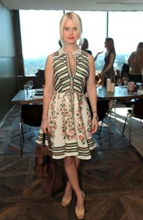 Alice Eve feet photo thumbnail
