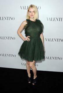 Alice Eve feet photo thumbnail