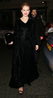 Alice Eve feet photo thumbnail