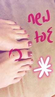 Alice Eve feet photo thumbnail