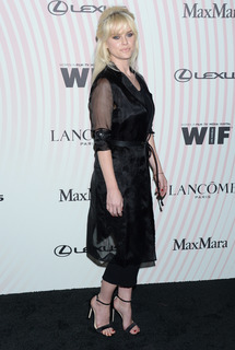 Alice Eve feet photo thumbnail