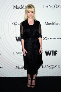 Alice Eve feet photo thumbnail