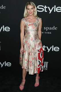 Alice Eve feet photo thumbnail