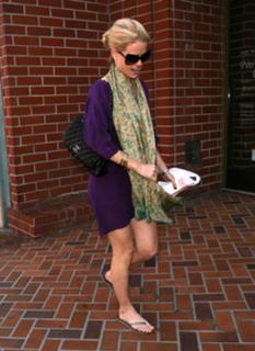 Alice Eve feet photo thumbnail