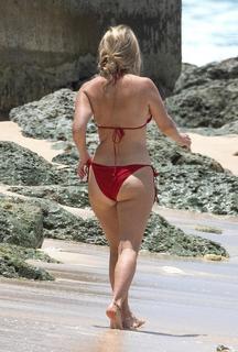 Alice Eve feet photo thumbnail