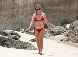 Alice Eve feet photo thumbnail