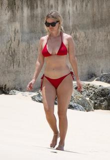 Alice Eve feet photo thumbnail