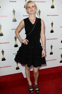 Alice Eve feet photo thumbnail
