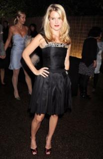 Alice Eve feet photo thumbnail