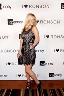 Alice Eve feet photo thumbnail