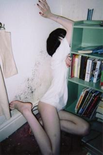 Alice Glass feet photo 3