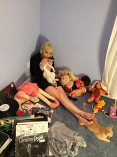 Alice Glass feet photo 2