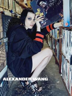Alice Glass feet photo 1