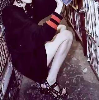 Alice Glass feet photo 19