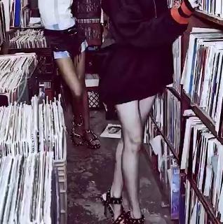 Alice Glass feet photo 18