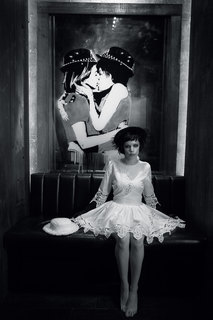 Alice Glass feet photo 15