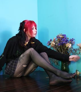 Alice Glass feet photo 12