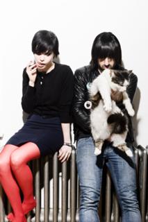 Alice Glass feet photo 1