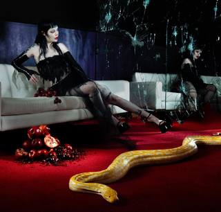 Alice Glass feet photo 2