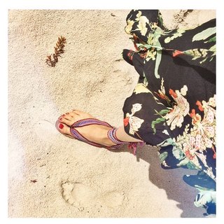 Alice Isaaz feet photo thumbnail