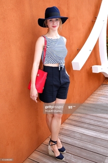 Alice Isaaz feet photo thumbnail