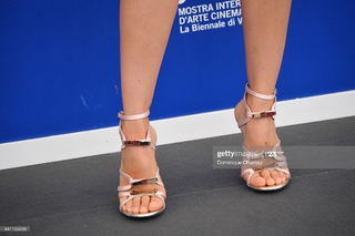 Alice Isaaz feet photo thumbnail