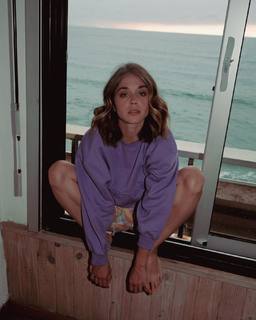 Alice Isaaz feet photo thumbnail