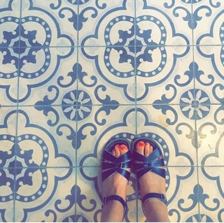 Alice Levine feet photo thumbnail