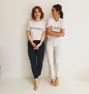 Alice Levine feet photo thumbnail