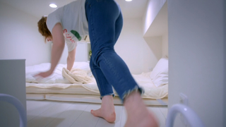 Alice Levine feet photo thumbnail