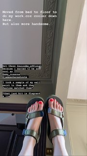 Alice Levine feet photo thumbnail