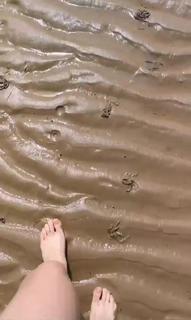 Alice Merton feet photo 6