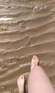 Alice Merton feet photo 4
