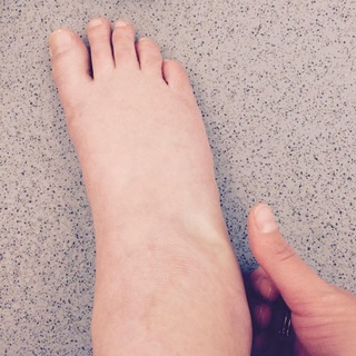 Alice Roberts feet photo 2