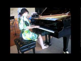Alice-Sara Ott feet photo 19