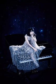 Alice-Sara Ott feet photo 9