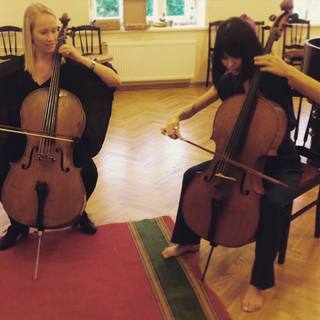 Alice-Sara Ott feet photo 4